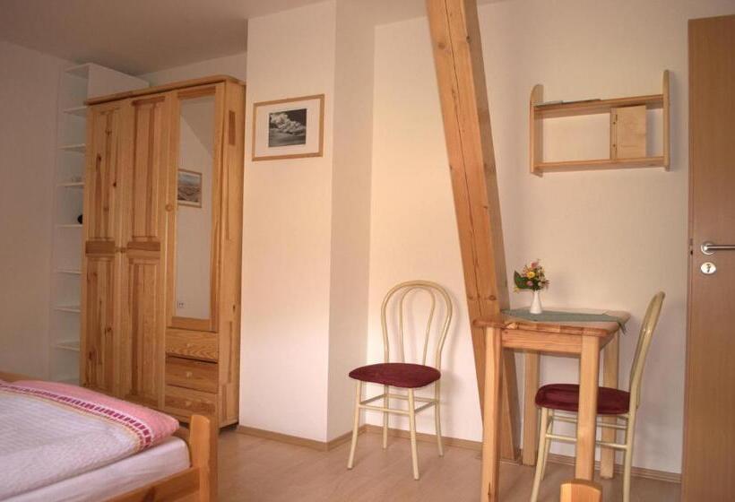 Семейный Номер, Hostinec Vo Višňovom