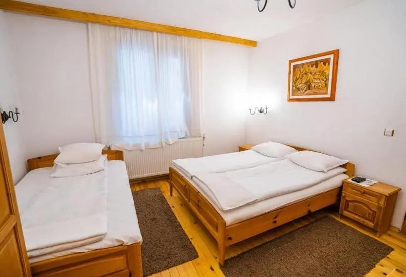 スタンダードトリプルルーム, Toni's Guest House