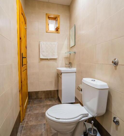 Номер Стандарт Трехместный, Toni's Guest House