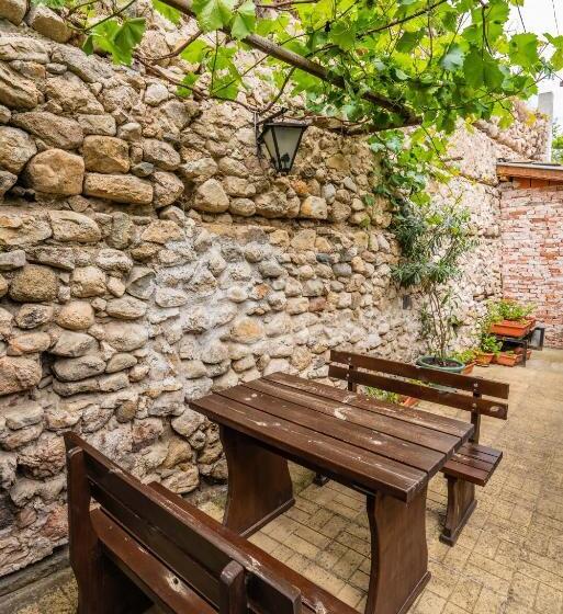 Номер Стандарт Трехместный, Toni's Guest House