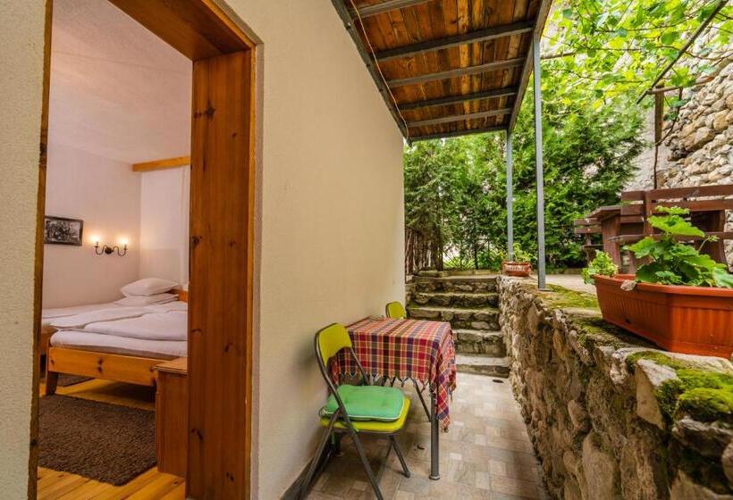 Номер Стандарт Трехместный, Toni's Guest House