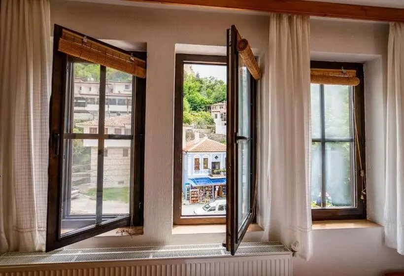 ファミリールーム, Toni's Guest House