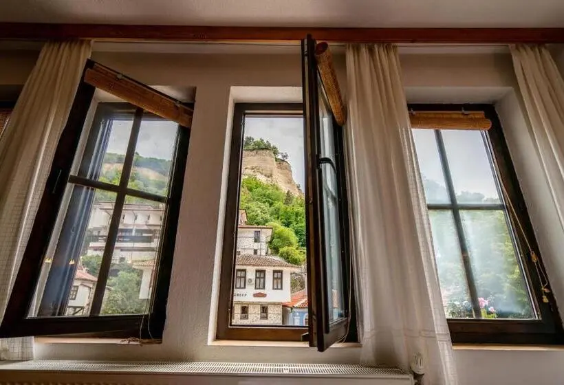 ファミリールーム, Toni's Guest House