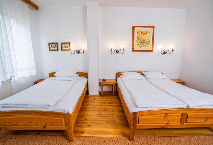 Семейный Номер, Toni's Guest House