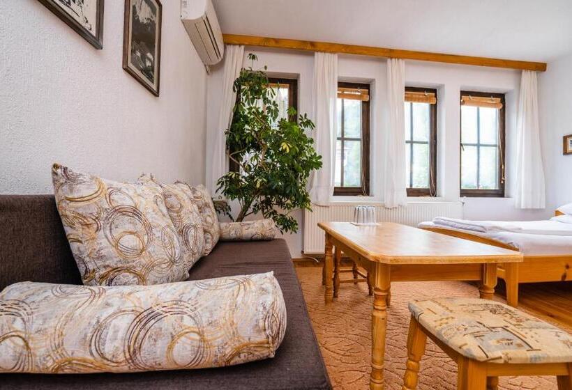 Семейный Номер, Toni's Guest House