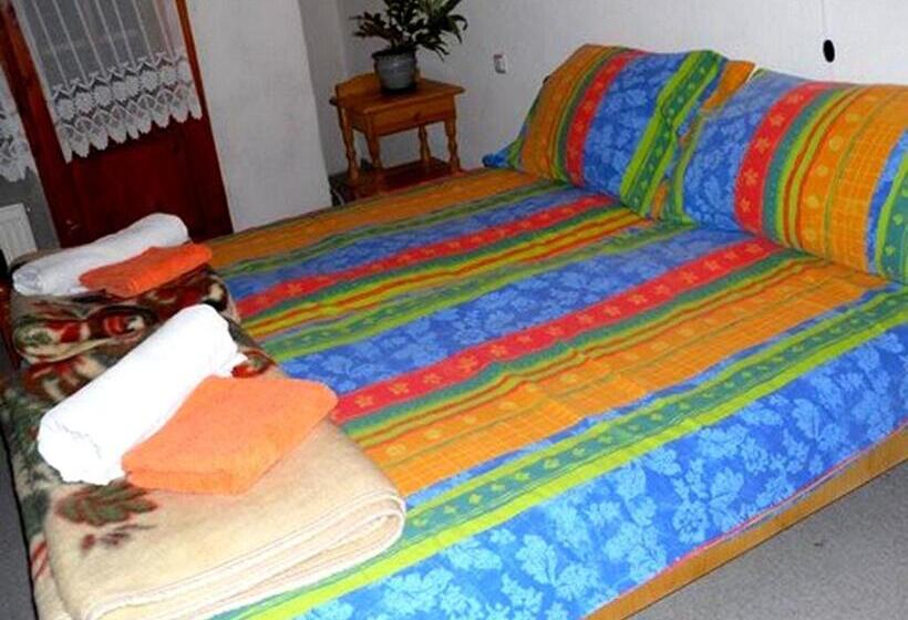 Трехместный Номер Стандарт с Балконом, Veselata Guest House