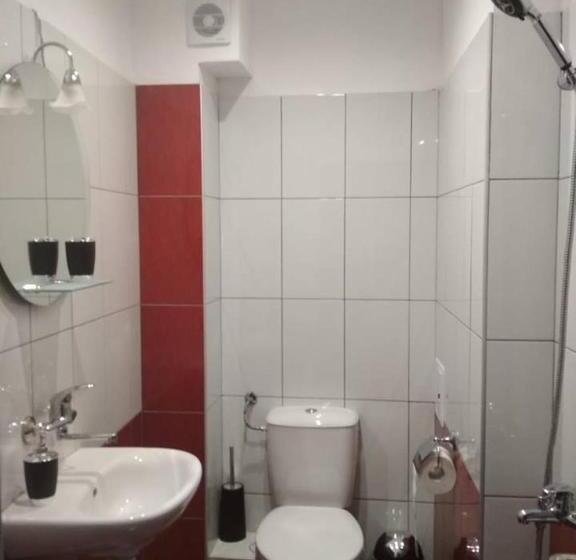 带阳台的三人标准间, Veselata Guest House