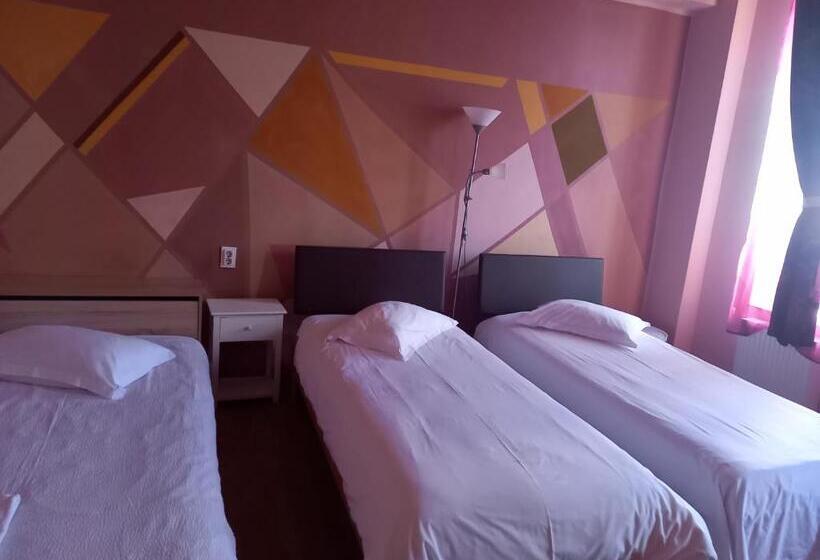اتاق استاندارد سه نفره, Pensiunea Vila Dana