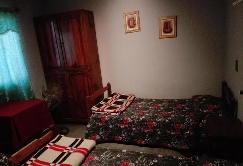 اتاق استاندارد چهار تخته, Hostal Namaste