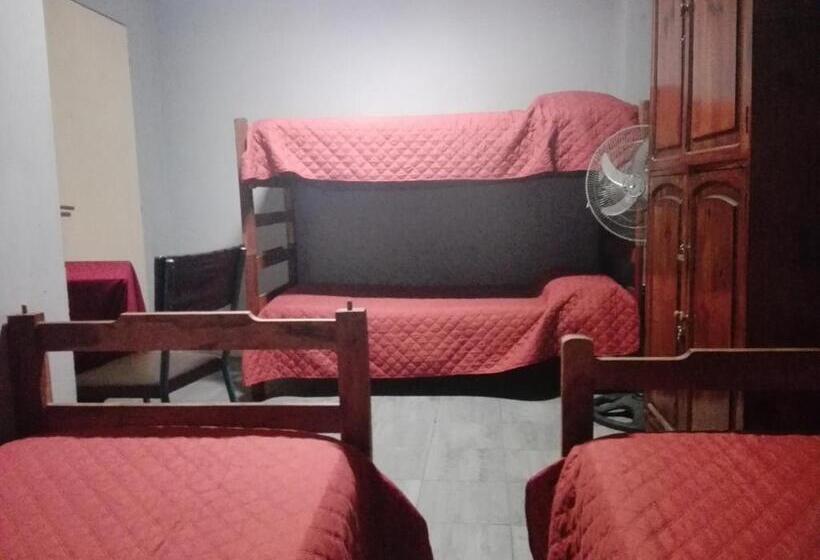 اتاق استاندارد چهار تخته, Hostal Namaste