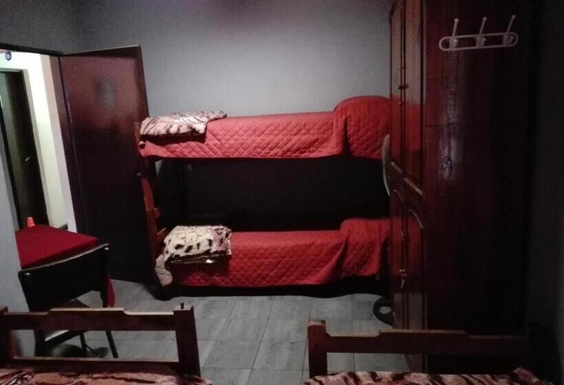 اتاق استاندارد چهار تخته, Hostal Namaste