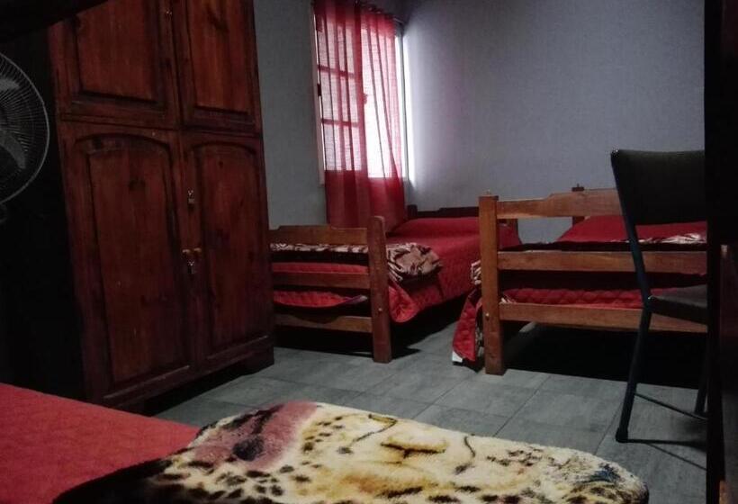 اتاق استاندارد چهار تخته, Hostal Namaste