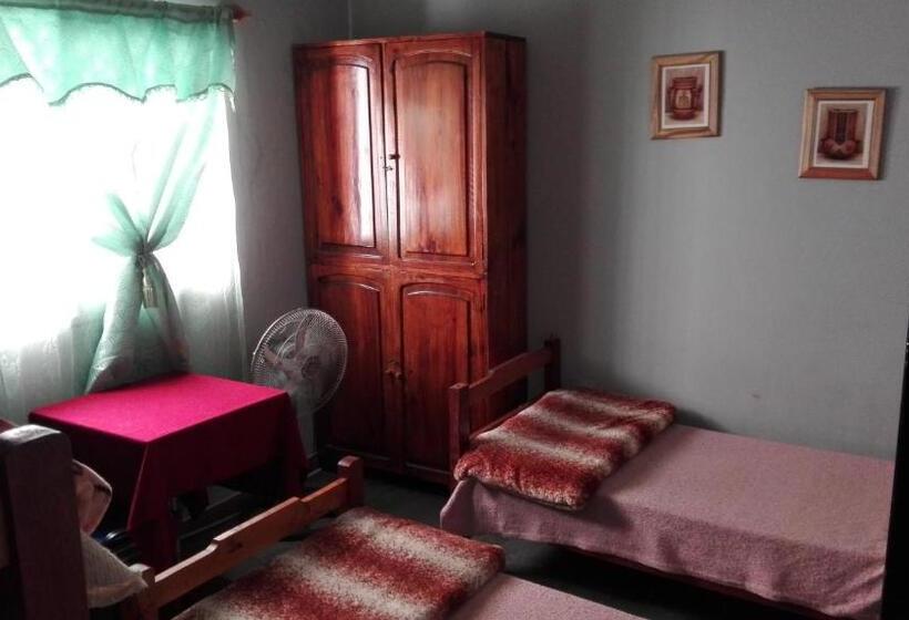 اتاق استاندارد چهار تخته, Hostal Namaste