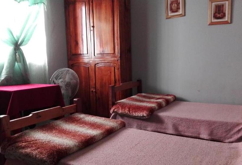 اتاق استاندارد چهار تخته, Hostal Namaste