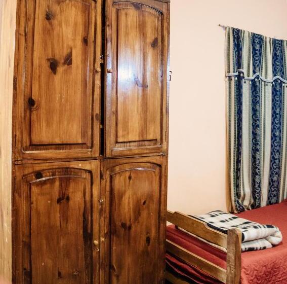 اتاق استاندارد چهار تخته, Hostal Namaste