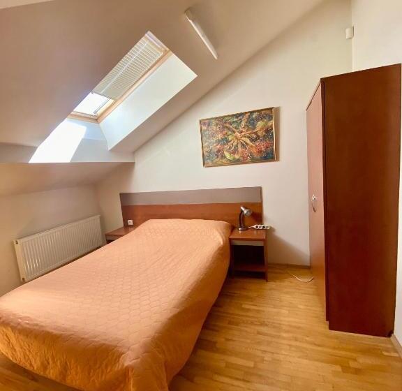 اتاق استاندارد, Pas Stefą