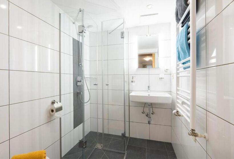 شقة غرفتين, Pension Barbara