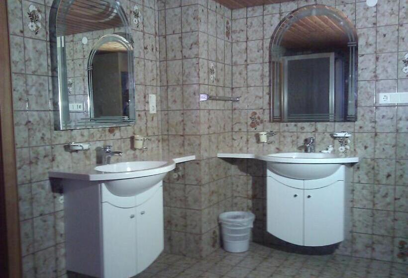 家庭公寓, Pension Stüttler