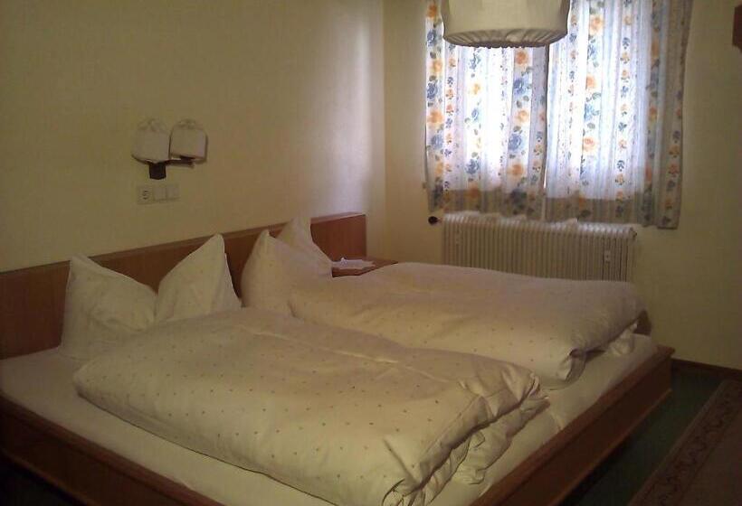 家庭公寓, Pension Stüttler