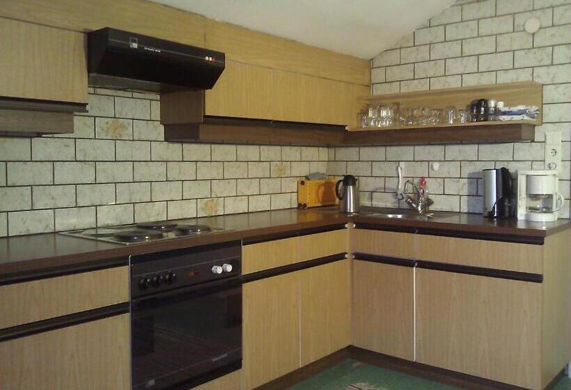 家庭公寓, Pension Stüttler