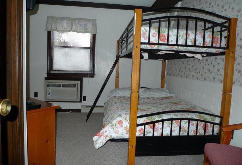 جناح عائلي, Old Field House