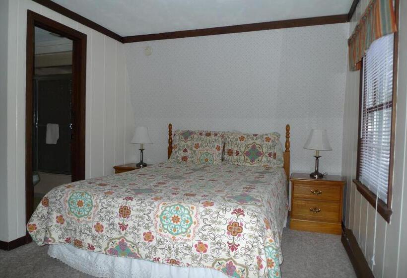 غرفة أساسية, Old Field House