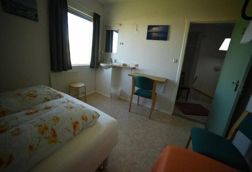 اتاق استاندارد با سرویس بهداشتی مشترک, Sudur Bár Guesthouse