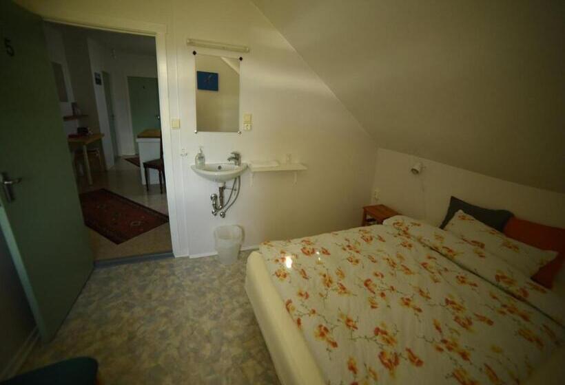 اتاق استاندارد با سرویس بهداشتی مشترک, Sudur Bár Guesthouse