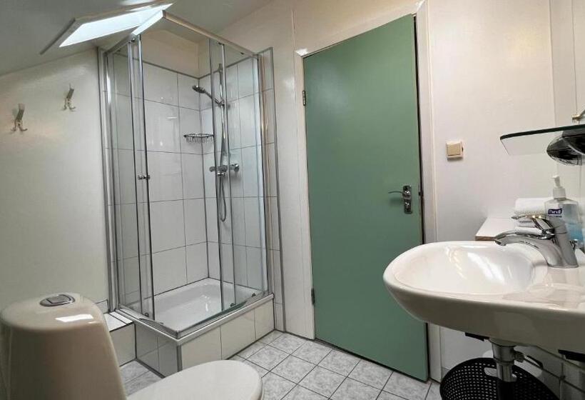اتاق استاندارد سه نفره, Sudur Bár Guesthouse