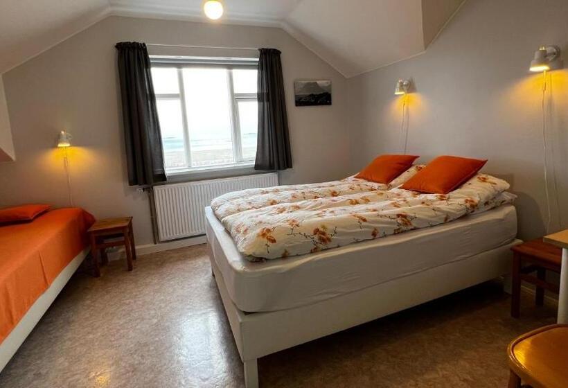 اتاق استاندارد سه نفره, Sudur Bár Guesthouse