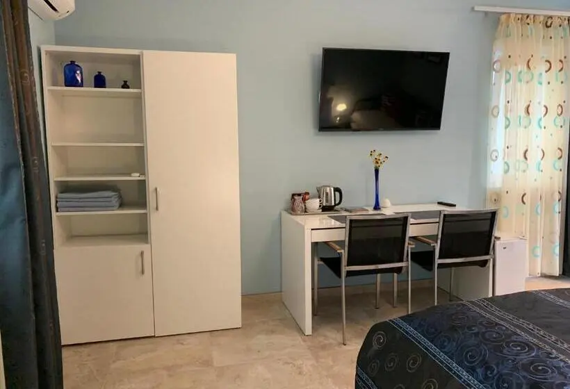 デラックストリプルルーム, Casa Petri