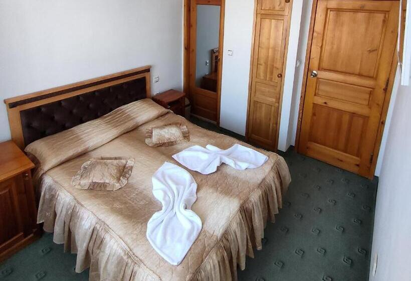 غرفة قياسية مزوَّدة بشُرفة, Guest Rooms Grachenovi