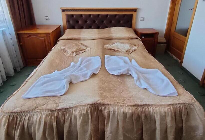 غرفة قياسية مزوَّدة بشُرفة, Guest Rooms Grachenovi