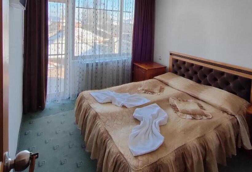غرفة قياسية مزوَّدة بشُرفة, Guest Rooms Grachenovi