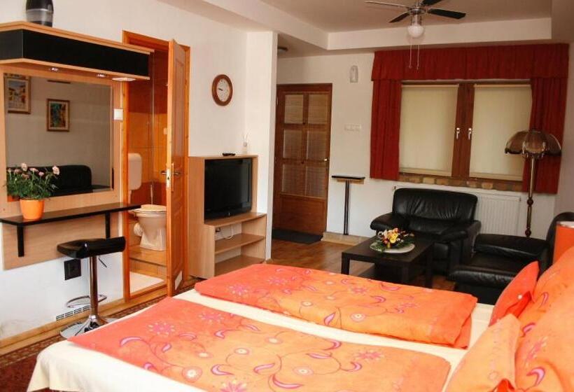 جناح جونيور, Motel 60