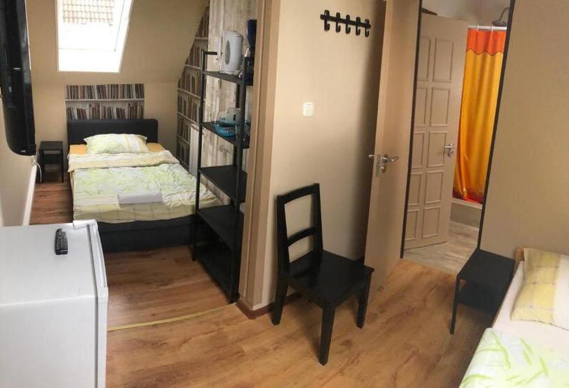 Номер Стандарт, Petra Vendégház