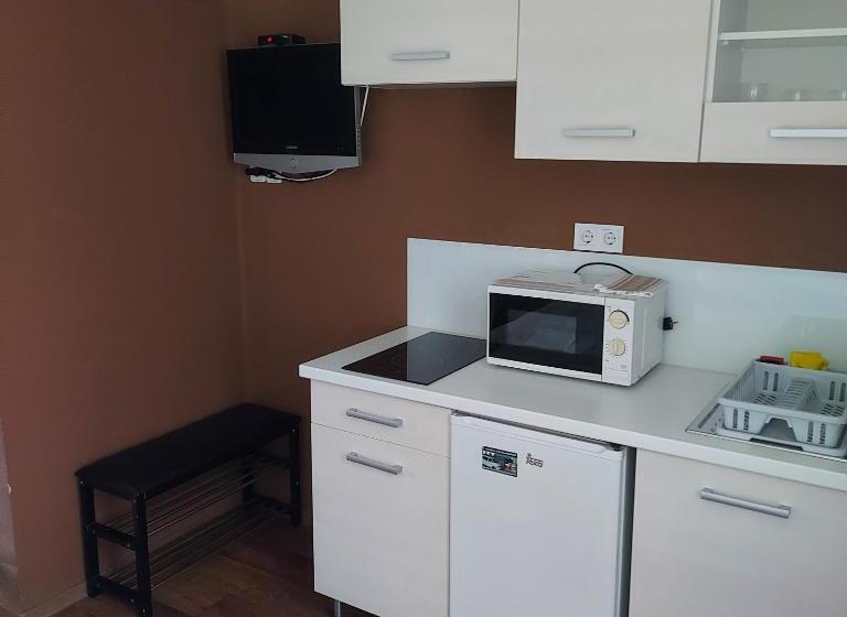 Студия Стандарт, Petra Vendégház