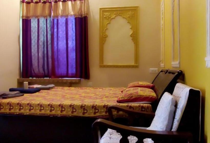デラックスルーム, Shivam Tourist Guest House