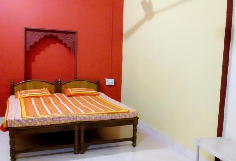 デラックスファミリールーム, Shivam Tourist Guest House