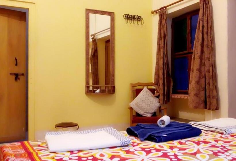 スタンダードルーム, Shivam Tourist Guest House