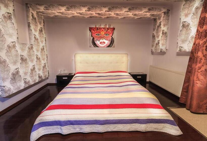 Номер Стандарт, The Ghetto