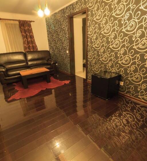 Полулюкс, The Ghetto