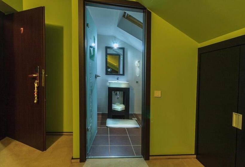 Пентхаус, The Ghetto