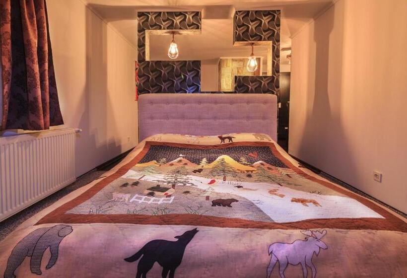 Номер Deluxe Вид на Горы, The Ghetto