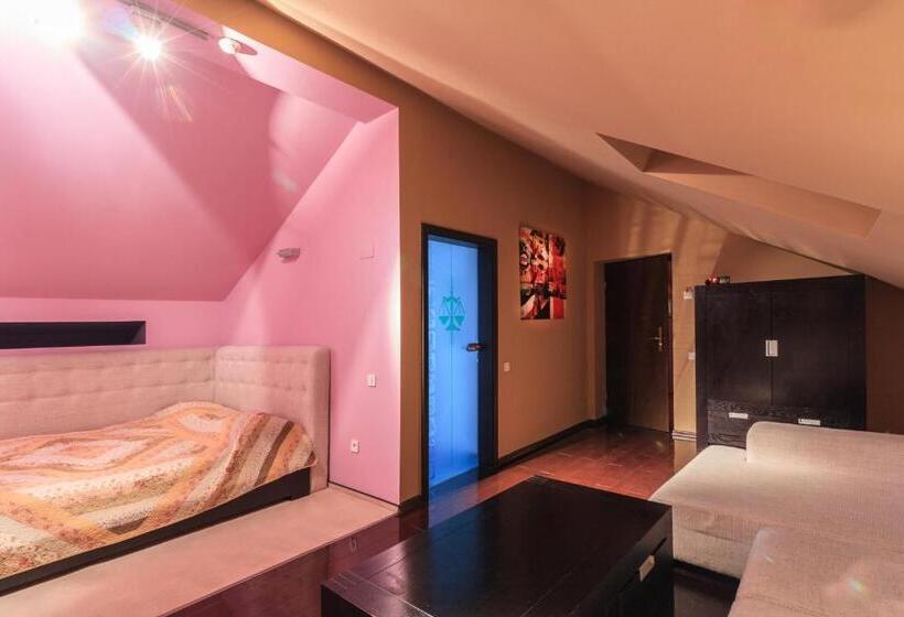 Номер Deluxe Вид на Горы, The Ghetto