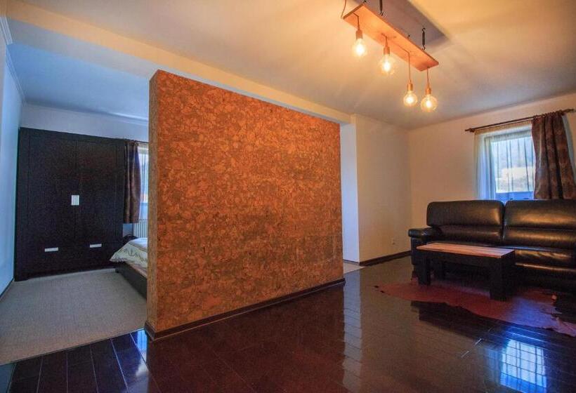 Полулюкс, The Ghetto