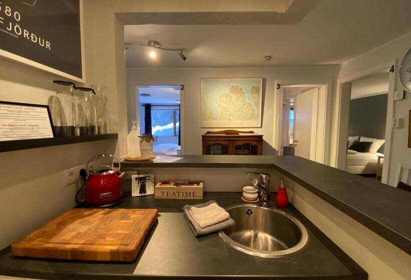 اتاق استاندارد سه تخته با سرویس بهداشتی مشترک, The Herring House