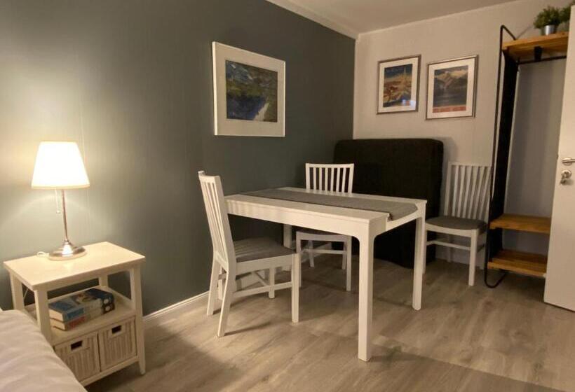 اتاق استاندارد سه تخته با سرویس بهداشتی مشترک, The Herring House