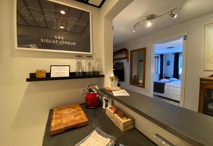 اتاق استاندارد سه تخته با سرویس بهداشتی مشترک, The Herring House