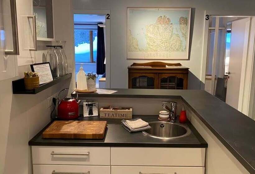 اتاق استاندارد با سرویس بهداشتی مشترک, The Herring House